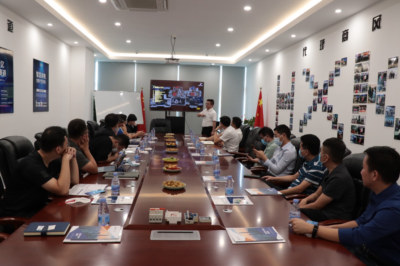 新奥能源集团领导一行莅临星空体育真人(中国)官方网站科技参观指导